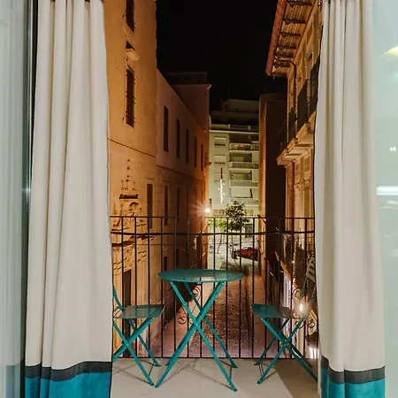 Spacious And Luxurious Mezzanine In Historic Center 阿利坎特