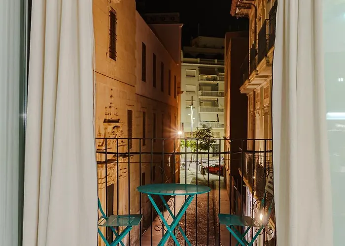 Spacious And Luxurious Mezzanine In Historic Center Alicante