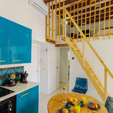 Spacious And Luxurious Mezzanine In Historic Center Apartment